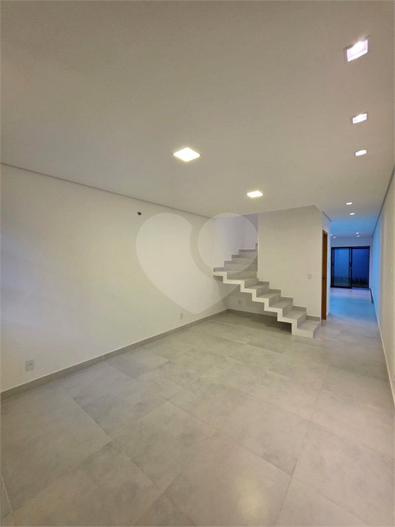 Sobrado à venda com 3 quartos, sendo 1 suíte, em Vila Gumercindo, São Paulo, SP
