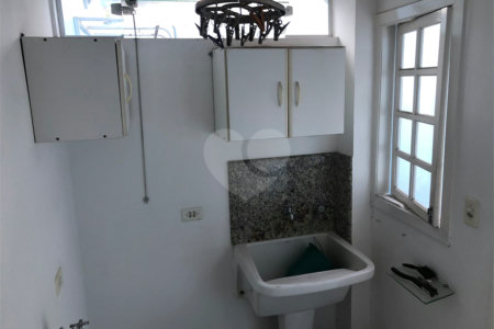 Casa Térrea à venda com 4 quartos, sendo 2 suítes, em Jardim das Bandeiras, São Paulo, SP