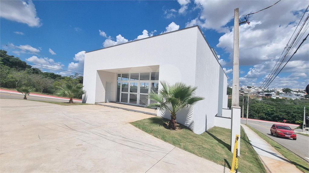Casa à venda com 3 quartos, sendo 1 suíte, no condomínio Condomíno Helena Maria, Sorocaba - SP