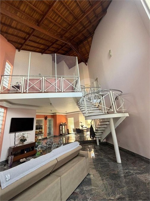 Casa à venda com 4 quartos, sendo 2 suítes, no condomínio Milennium, Valinhos - SP