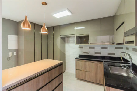 Casa à venda com 3 quartos, sendo 2 suítes,  no condomínio Sagres, São Paulo - SP