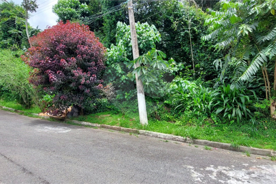 Terreno à venda no condomínio Champs Elysees Village, Mairiporã - SP