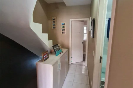 Casa à venda com 3 quartos, sendo 1 suíte,  no condomínio Moradas do Ipê, São Paulo - SP