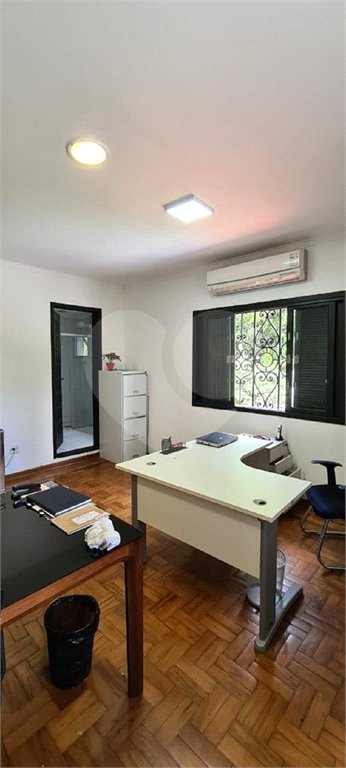 Sobrado à venda com 4 quartos, sendo 1 suíte, em Pacaembu, São Paulo, SP
