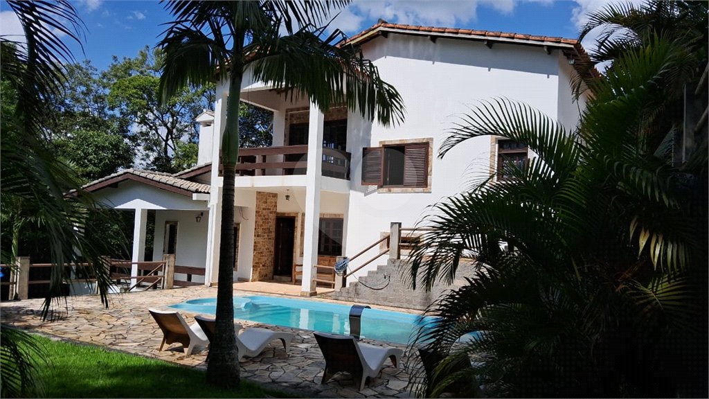 Casa à venda com 3 quartos, sendo 1 suíte,  no condomínio Alpes da Cantareira, Mairiporã - SP