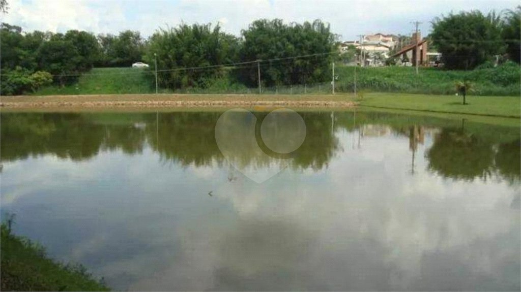 Casa à venda com 3 quartos, sendo 1 suíte, no condomínio Residencial Delle Stelle, Louveira - SP