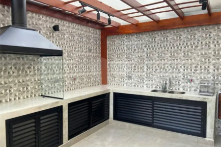 Casa à venda com 3 quartos, sendo 1 suíte,  no condomínio Villas de São Francisco I, São Paulo - SP