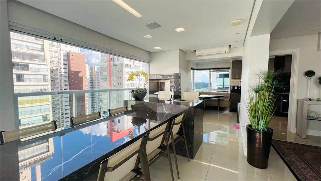 Apartamento à venda com 3 suítes em Campo Belo, São Paulo, SP