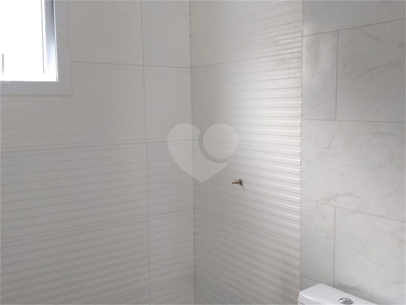 Casa à venda com 2 quartos, sendo 1 suíte, no condomínio Figueira Garden, Atibaia - SP
