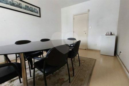 Casa à venda com 4 quartos, sendo 2 suítes,  em Vila Alexandria, São Paulo, SP
