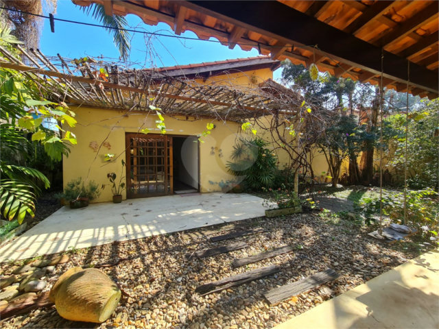 Casa Térrea à venda com 4 quartos, sendo 2 suítes,  em Interlagos, São Paulo, SP