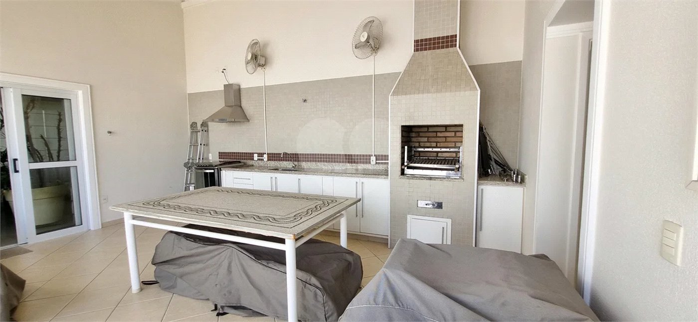 Lindo sobrado com 4 suites e piscina à venda, 365m², por R$ 2.450.000,00 no condomínio Villa Suiça, em Indaiatuba/SP.