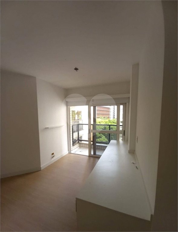 Apartamento à venda com 3 quartos, sendo 1 suíte,  em Vila Olímpia, São Paulo, SP
