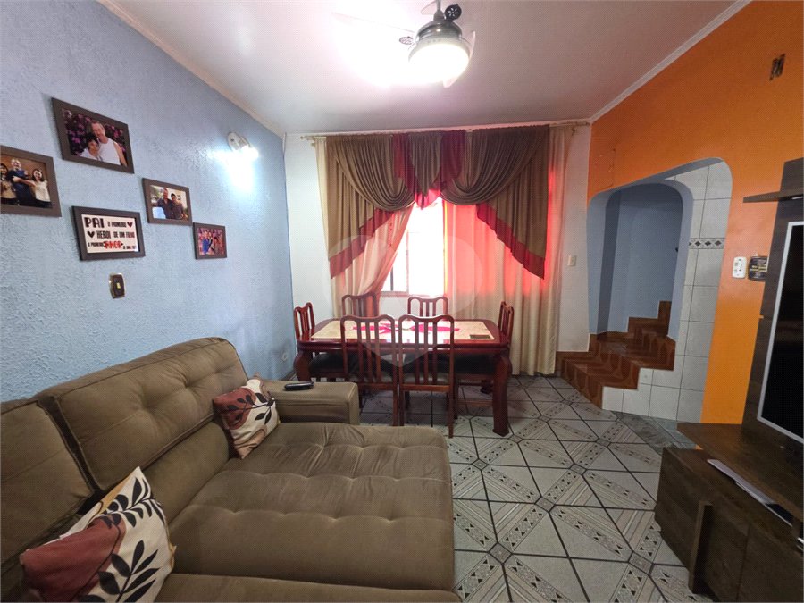 Sobrado à venda com 4 quartos, sendo 2 suítes, em Vila Nova Cachoeirinha, São Paulo, SP