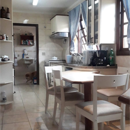 Casa à venda com 5 quartos, sendo 3 suítes,  em Vila Oliveira, Mogi das Cruzes, SP
