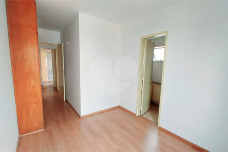 Apartamento à venda com 3 quartos, sendo 1 suíte, em Vila Olímpia, São Paulo, SP