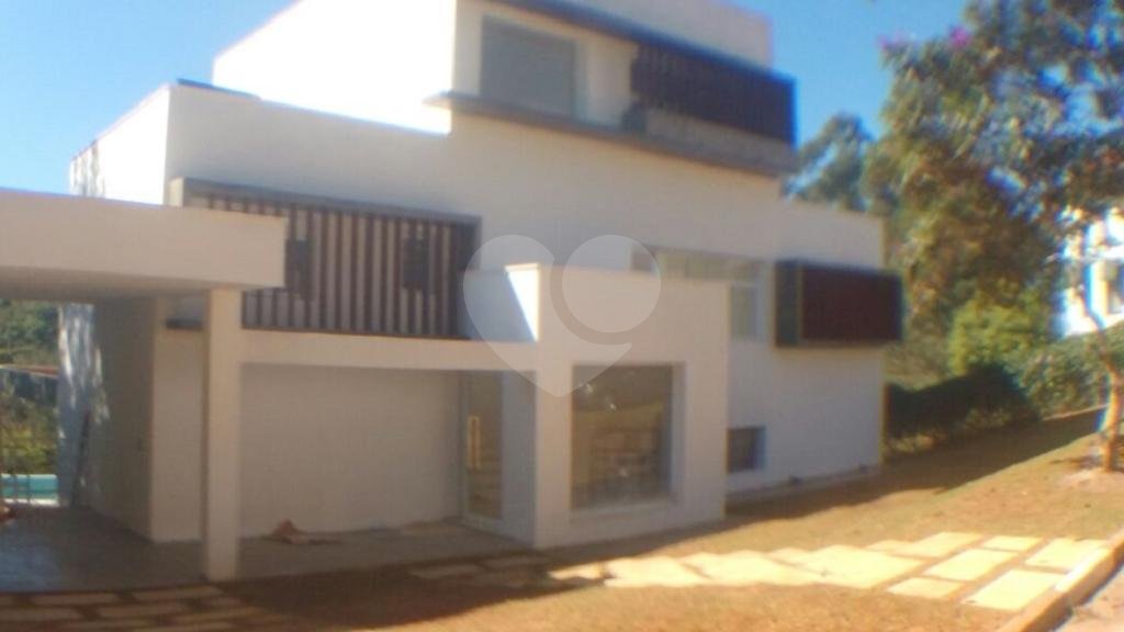 Sobrado à venda com 3 suítes em Seerra da Cantareira, Mairiporã, SP
