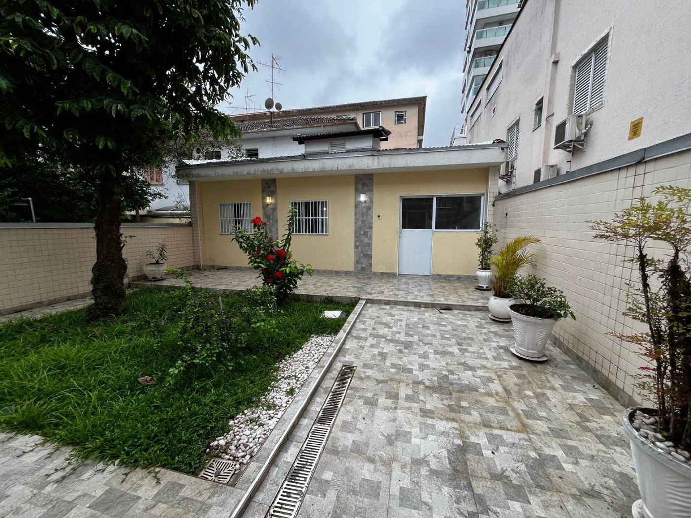 Sobrado com 3 dormitórios à venda, 152 m² por R$ 1.700.000,00 - Embaré - Santos/SP