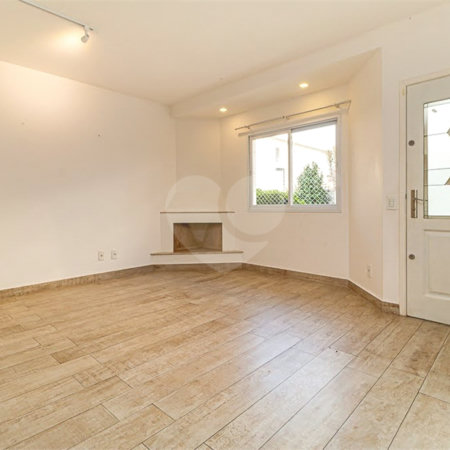 Casa à venda com 4 quartos, sendo 2 suítes, no condomínio Vila das Andorinhas, São Paulo - SP