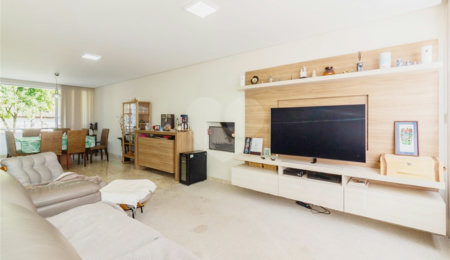 Casa à venda com 4 quartos, sendo 2 suítes, no condomínio Domus, São Paulo - SP