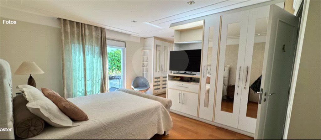 Casa à venda com 4 quartos, sendo 3 suítes,  no condomínio Vila das Flores, São Paulo - SP