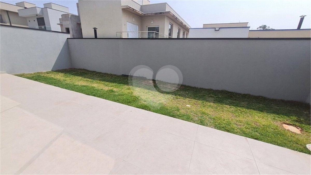 Casa à venda com 3 suítes no condomínio Vita Verdi, Valinhos - SP