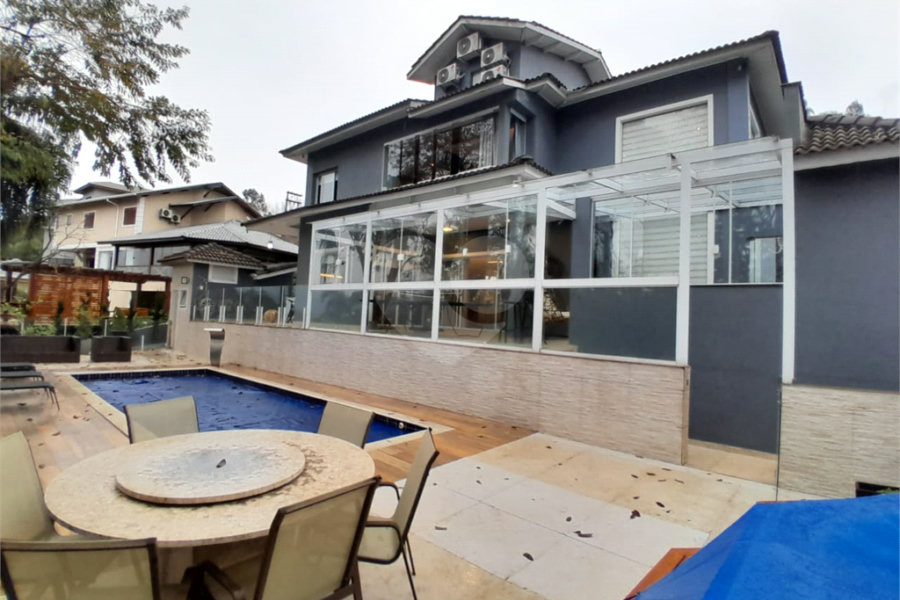 Casa à venda com 3 suítes no condomínio Suíça da Cantareira, Mairiporã - SP