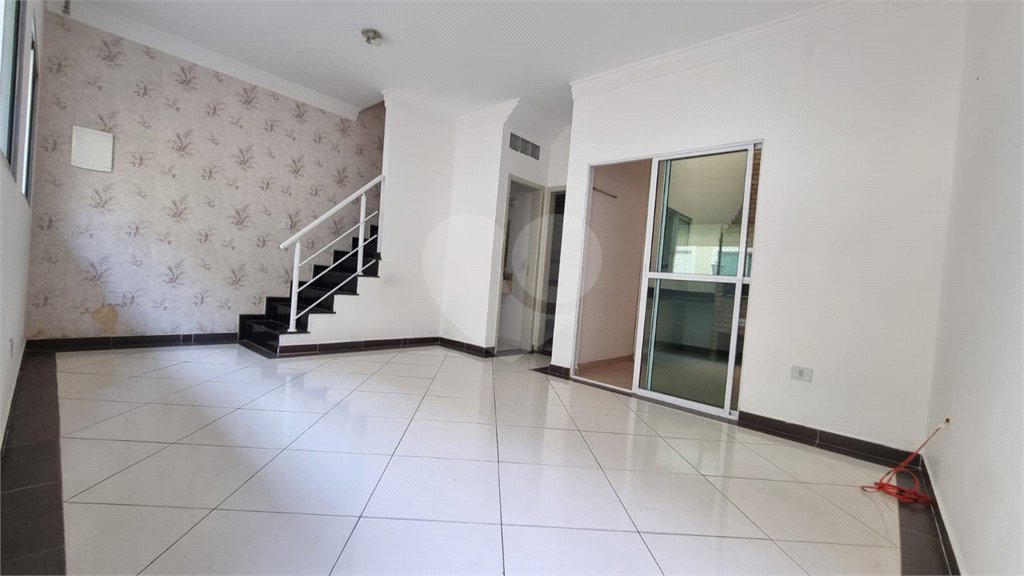 Casa à venda com 3 quartos, sendo 1 suíte,  no condomínio Rafaela I, São Paulo - SP