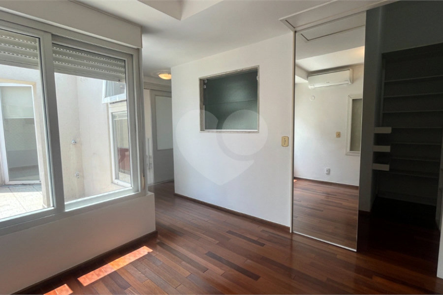 Cobertura à venda com 3 quartos, sendo 2 suítes,  em Lapa, São Paulo, SP