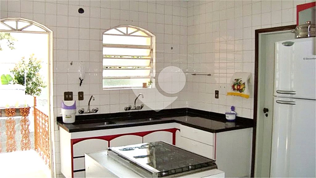 Sobrado à venda com 6 quartos, sendo 3 suítes, em Horto, São Paulo, SP