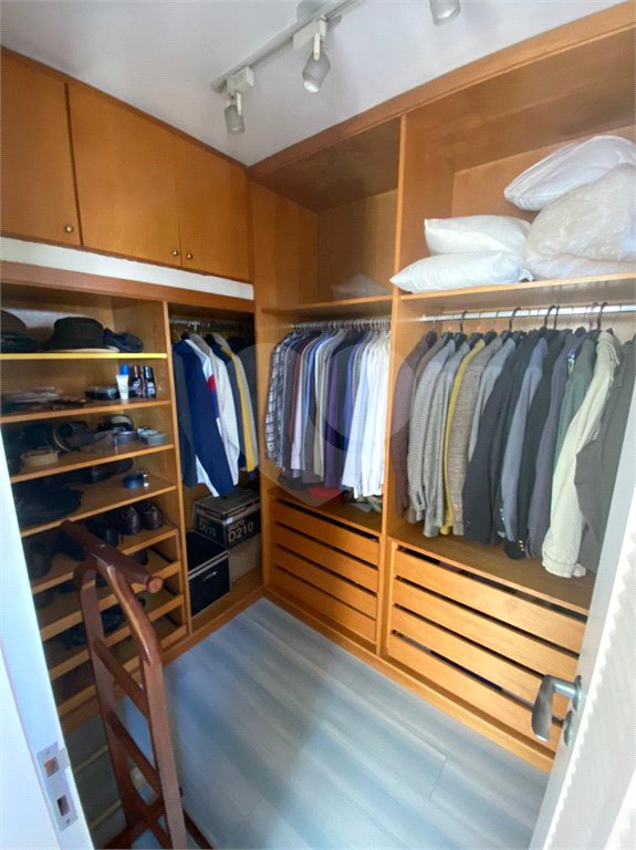 Apartamento à venda com 4 quartos, sendo 1 suíte, em Campo Belo, São Paulo, SP