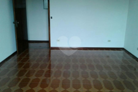 Sobrado à venda com 3 quartos em Parada Inglesa, São Paulo, SP