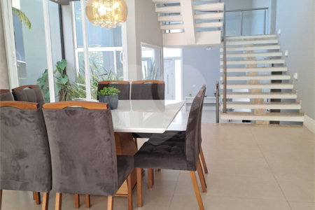 Casa à venda com 4 quartos, sendo 2 suítes, no condomínio Residencial Terras de Vinhedo, Vinhedo - SP