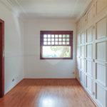 Casa à venda com 4 quartos, sendo 3 suítes,  no condomínio Vila das Flores, São Paulo - SP