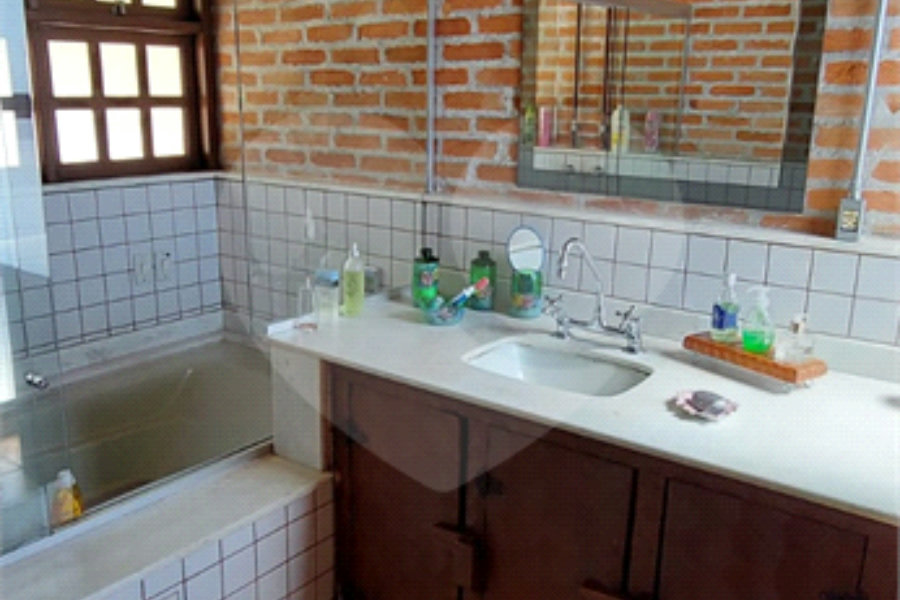Casa à venda com 3 quartos, sendo 2 suítes, no condomínio Alpes de Caieiras, Caieiras - SP