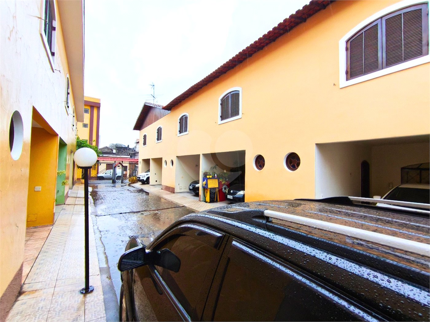 Casa à venda com 3 quartos, sendo 1 suíte, no condomínio Res Crisciúma, São Paulo - SP