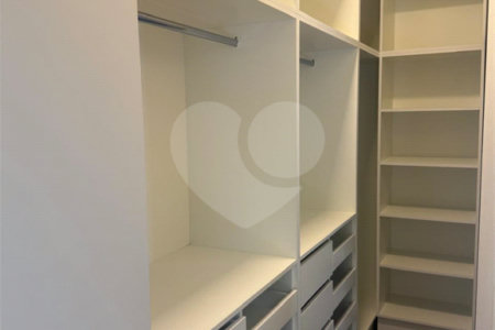 Casa à venda com 4 suítes no condomínio Figueira Garden, Atibaia - SP