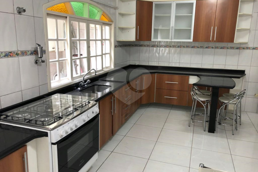 Casa à venda com 3 quartos, sendo 1 suíte, no condomínio Jardim das Pedras, São Paulo - SP