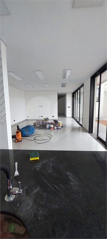 Casa à venda ou para alugar com 5 quartos, sendo 3 suítes, no condomínio Figueira Garden, Atibaia - SP