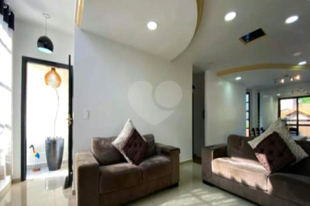 Casa à venda com 3 quartos, sendo 1 suíte, em Parque Monte Alegre, Taboão da Serra, SP