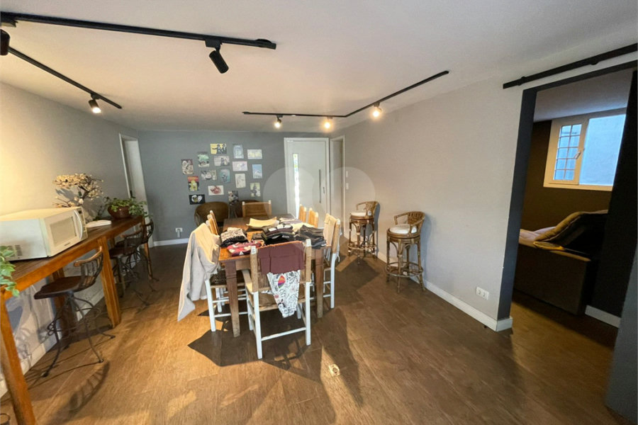Casa à venda com 4 suítes no condomínio Fechado, São Paulo - SP