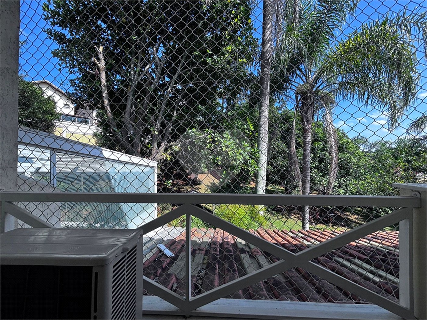 Sobrado à venda com 3 quartos, sendo 1 suíte, no condomínio Villagio da Granja, Cotia - SP