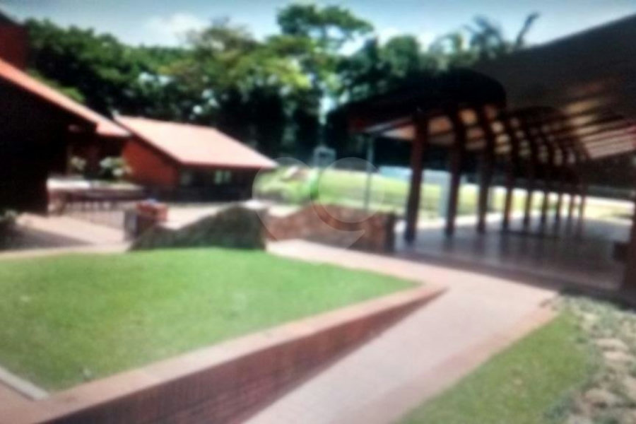 Sobrado à venda com 7 quartos, sendo 5 suítes, em Chácara das Paineiras, Carapicuíba, SP