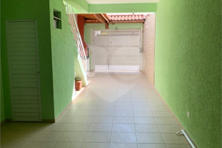 Sobrado à venda com 3 quartos, sendo 1 suíte,  em Vila Gumercindo, São Paulo, SP