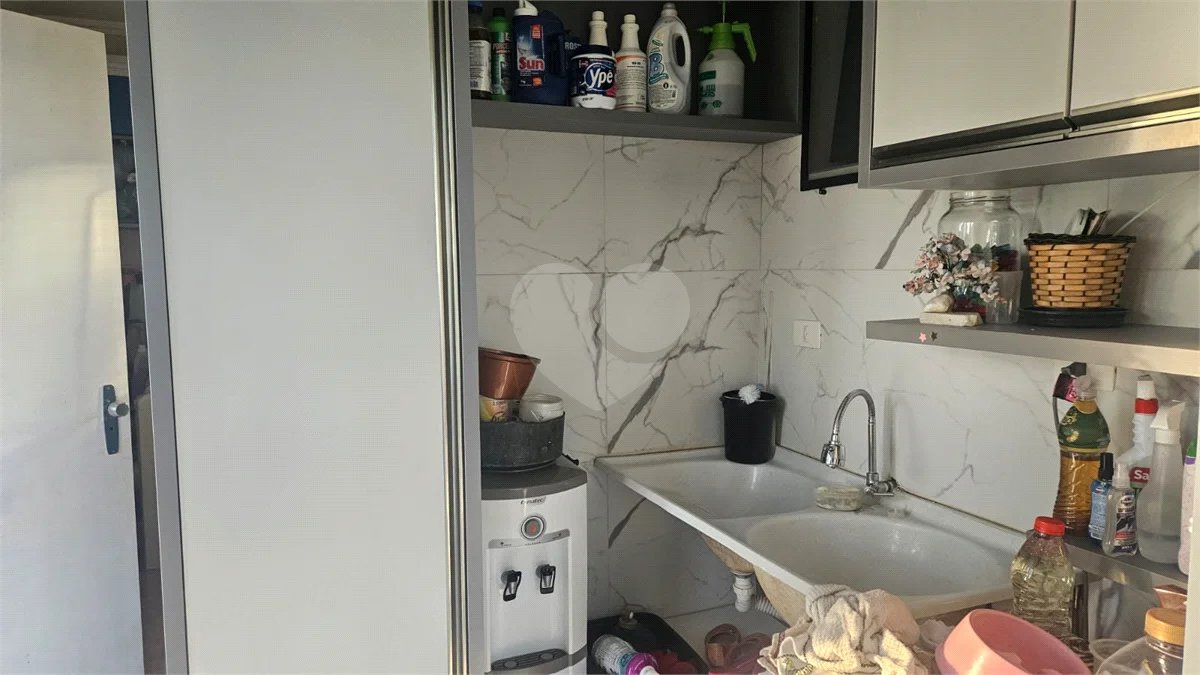 Indaiatuba- condominio Vale das Laranjeiras - Itaici - Terreno 3040,00 ms- construida 220ms - 3 dormitórios, sendo 2 suítes e uma suíte master com closet, além de uma sala ampla com 3 ambientes, Cozinha planejada,, campo de futebol/vôlei, Area de lazer com piscina, espaço gourmet com churrasque