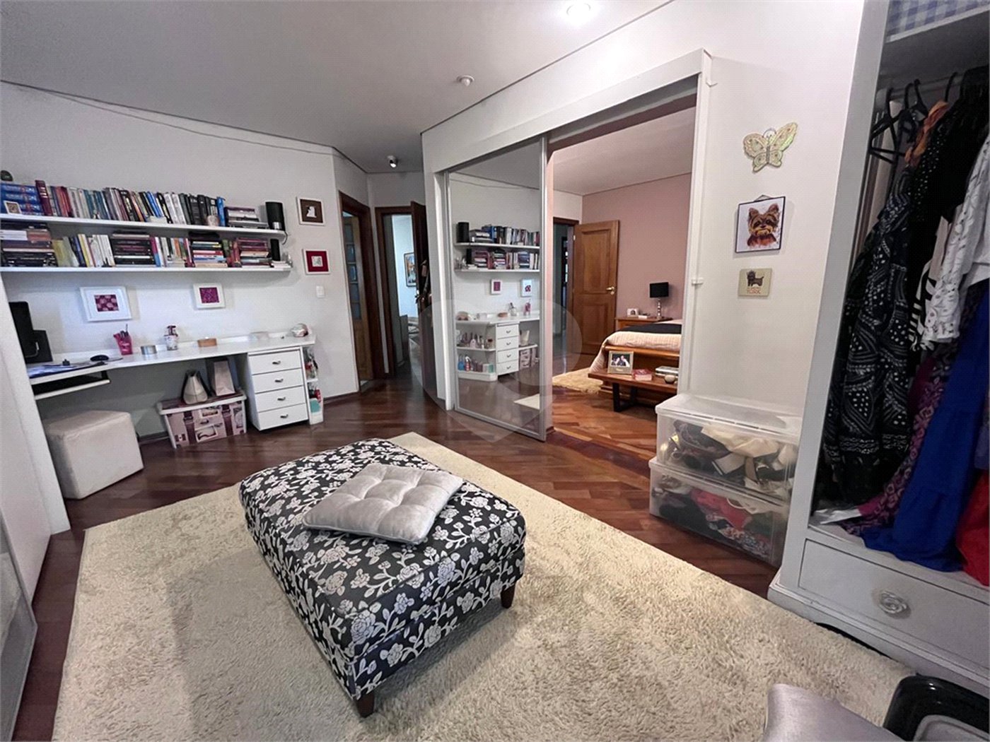 Casa à venda com 4 quartos, sendo 2 suítes, no condomínio Jornalista Américo Ariza, São Paulo - SP