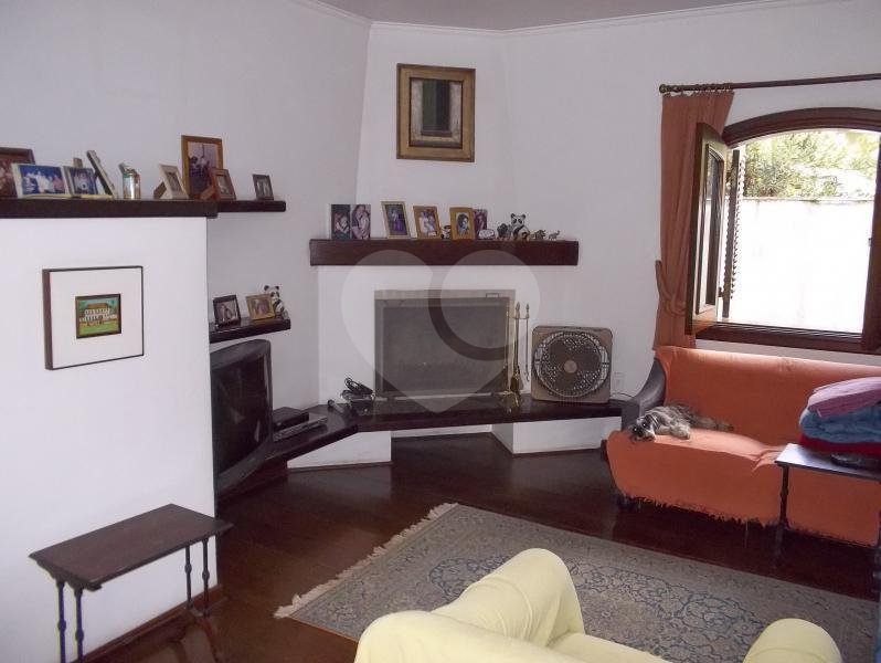 Sobrado à venda com 4 quartos, sendo 2 suítes, em Jardim Leonor, São Paulo, SP