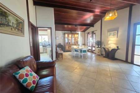 Casa à venda com 3 quartos, sendo 1 suíte, no condomínio Estância Marambaia, Vinhedo - SP