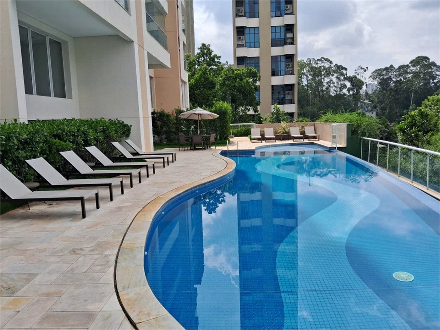 Apartamento à venda com 3 suítes em Paraíso do Morumbi, São Paulo, SP