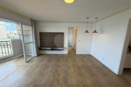 Apartamento à venda com 3 quartos, sendo 1 suíte, em Jardim Aeroporto, São Paulo, SP